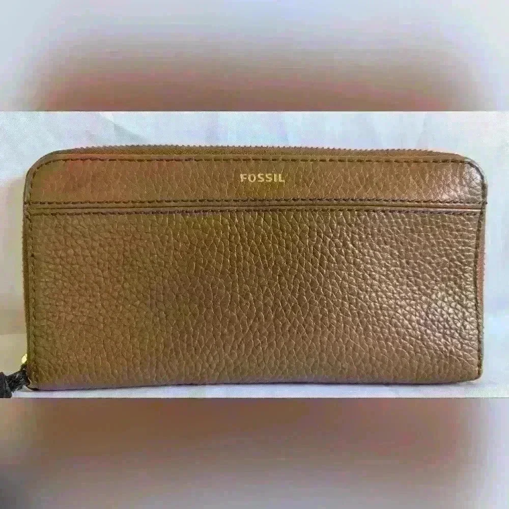 Brown Pebble Leather Fossil Zipper Wallet with Black Leathers Tassle